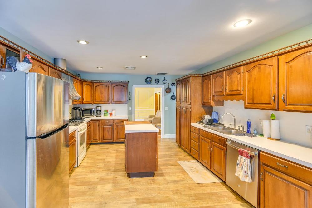 Bellingham Retreat with Fire Pit and Lake Access!
